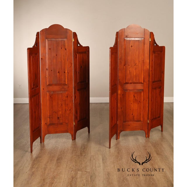 Rustic Colonial Style Pair of Pine Folding Dressing Screens For Sale - Image 16 of 18