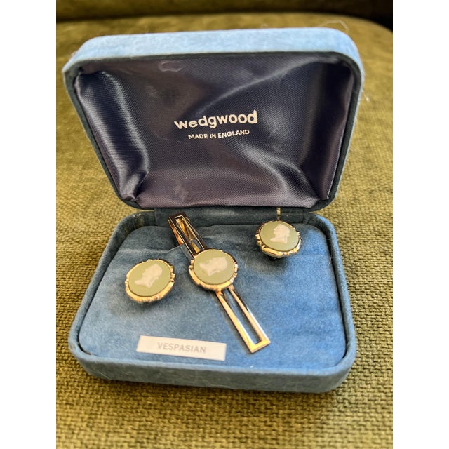 Rare Vespsian Vintage Royal British “Wedgwood” Jasper ware Gold Pate Cufflinks and Te Clip “Circa 1960” In Original Blue...