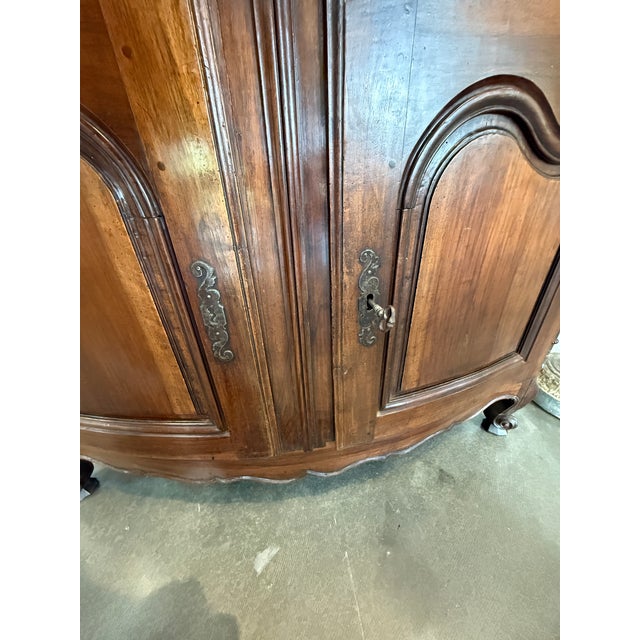 19th Century French Louis XV Style Buffet À Deux Corps Cabinet in Walnut For Sale - Image 4 of 11