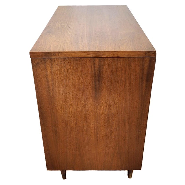 Mid 20th Century Vintage American Mid-Century Modern Dresser Bachelor Chest by John Stuart For Sale - Image 5 of 17