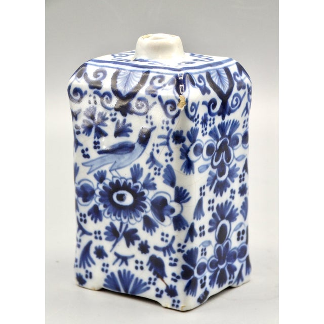19th-Century English Delft Tea Caddy With Rampart Lions Hand Painted For Sale - Image 6 of 9