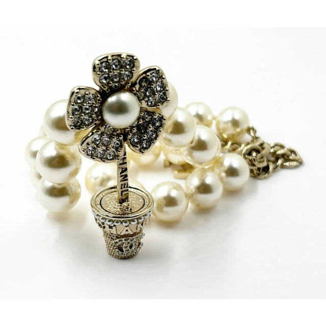 2020s Chanel Gold Flower Pot Crystal CC Pearl Necklace For Sale - Image 5 of 6