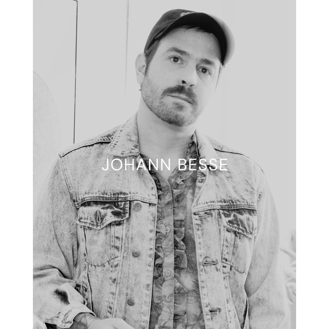 Metal Echo Mitte by Johann Besse – Abstract Metal Print | Framed & Ready to Hang For Sale - Image 7 of 7