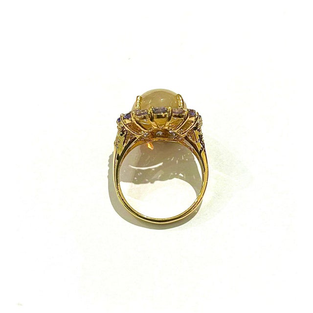 Baroque Bochic “Capri” Vintage Honey Opal & Tanzanite Ring — 18K Gold & Silver For Sale - Image 3 of 11