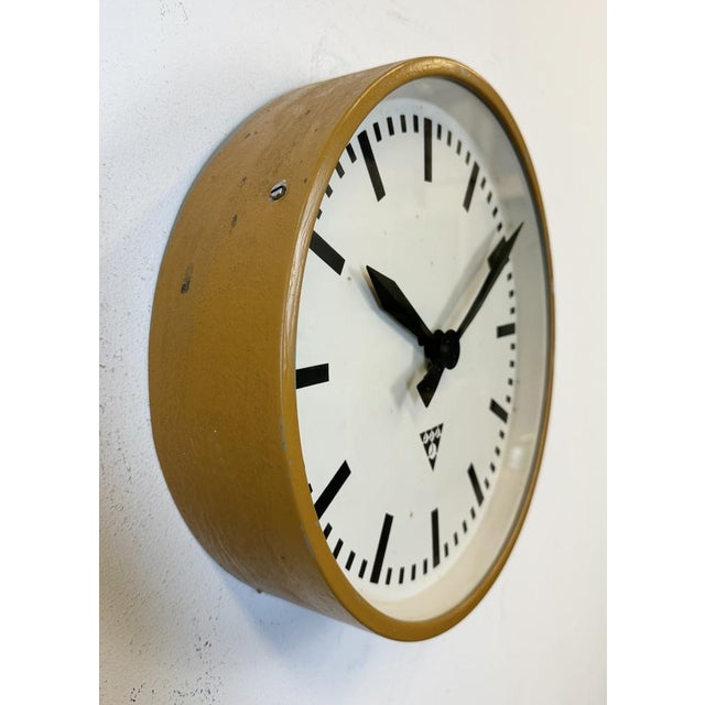 Industrial Industrial Beige Factory Wall Clock from Pragotron, 1960s For Sale - Image 3 of 18