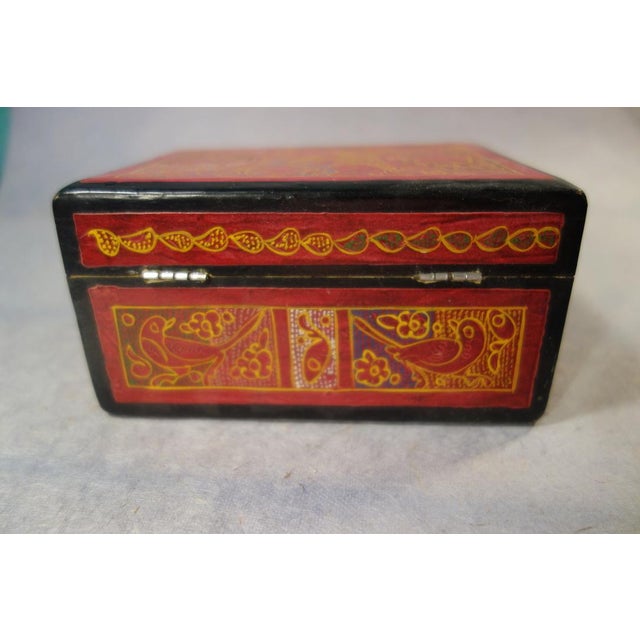 1970s Vintage Olinala Handcarved, -Painted Lacquered Red Box For Sale - Image 5 of 8