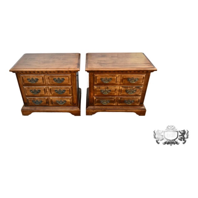 Vtg. Pair of Link-Taylor Americana Style Solid Maple Three Drawer Nightstands For Sale