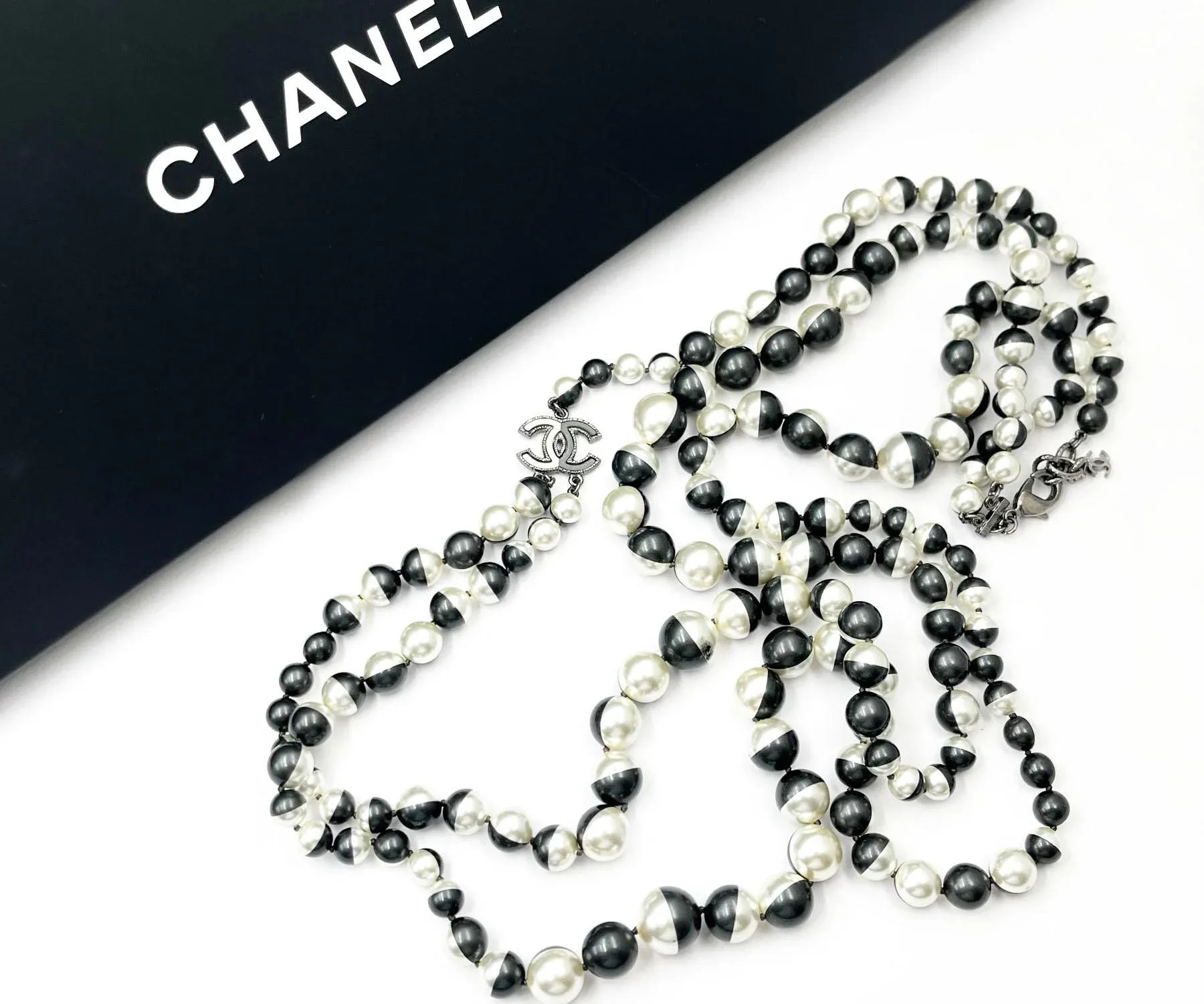 chanel-black-white-half-half-2