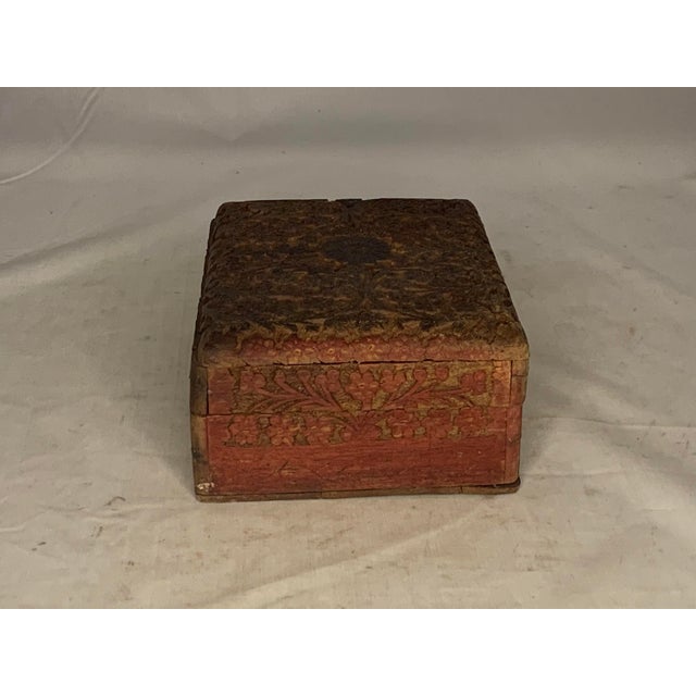 Early 20th Century Folk Art Anglo-Indian Sheesham Box: Hand-Carved Arabesque Floral Design For Sale - Image 6 of 10