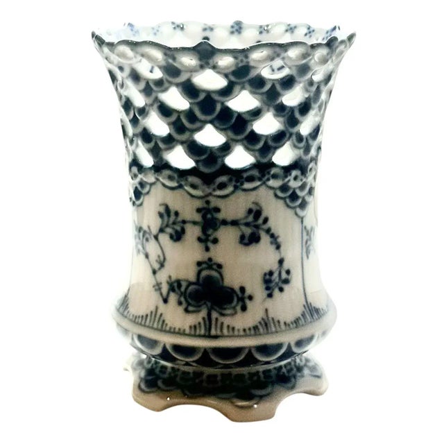 Traditional Early 20th Century Royal Copenhagen Blue and White Fluted Full Lace Vase For Sale - Image 3 of 8