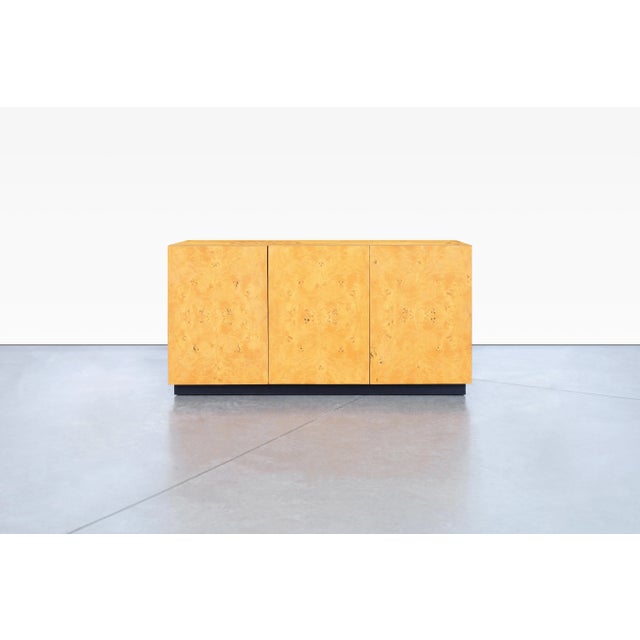 Mustard Mid-Century Modern Burl Wood Credenza by Arthur Umanoff for Dillingham For Sale - Image 8 of 12