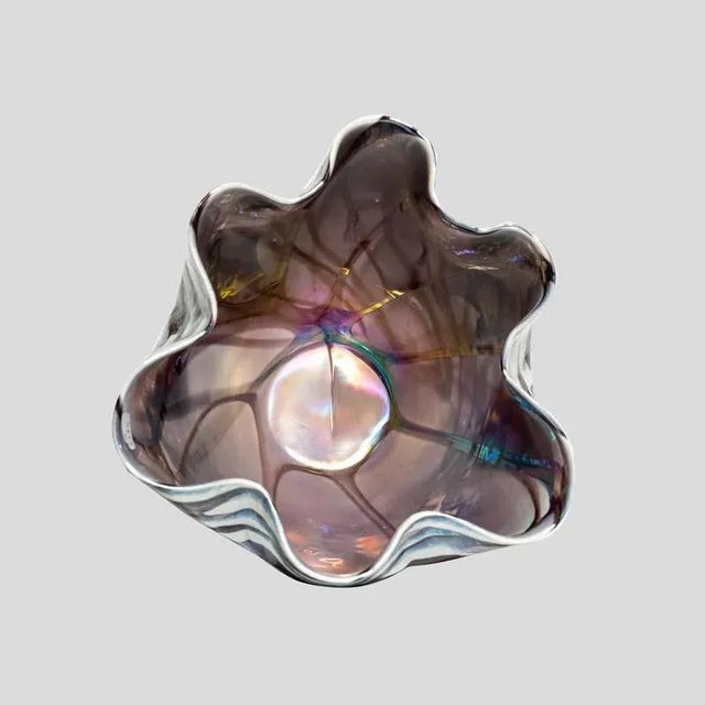 1980s Vintage Murano White Iridescent Wavy Decor Vase, 1980s For Sale - Image 5 of 7