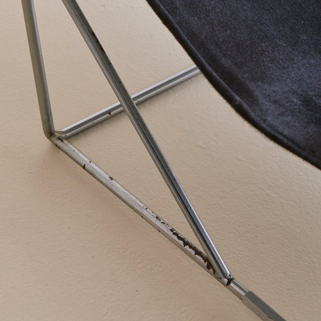 French ‘David’ Black Cowside Sling Chair Attributed to Odile Mir for Prisunic, 1972 For Sale - Image 11 of 11