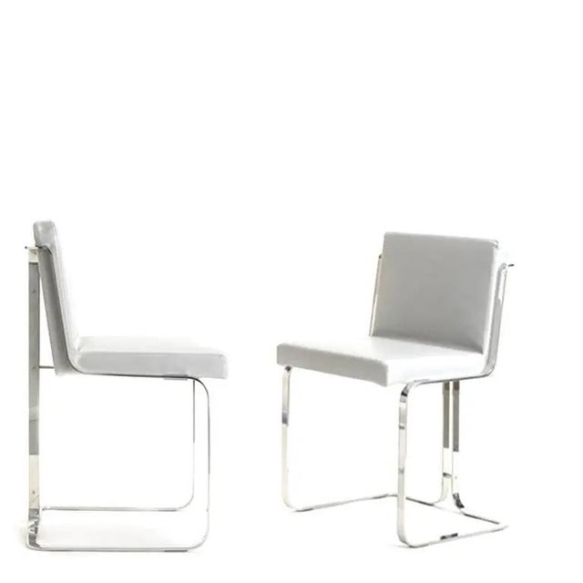 This new “Light” version of Murena chair offers a piece less massive, with just a suggestion of arm, to keep the comfort...