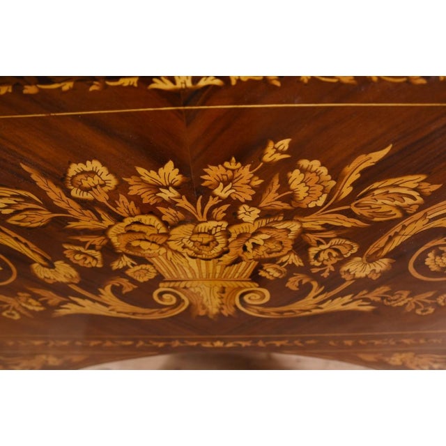 Stunning French Louis XV style knee hole desk - Cute piece, will add oomph to any interiors scheme - Intricate marquetry...
