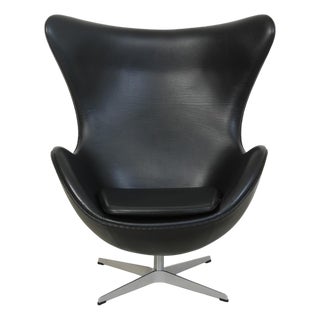 Egg Chair in Black Aura Leather by Arne Jacobsen, 2017 For Sale