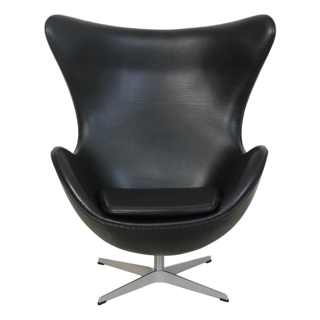 Egg Chair in Black Aura Leather by Arne Jacobsen, 2017 For Sale