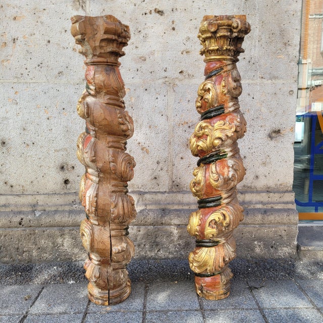 Solomonic Columns in Carved, Gilded and Polychrome Wood, 18th Century, Set of 2 For Sale - Image 9 of 18