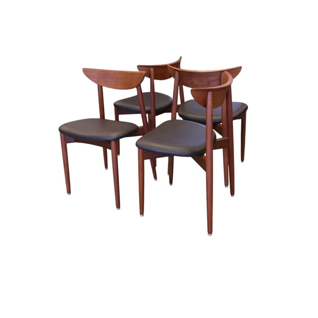 An elegant and very well-made chair, designed by Harry Østergaard for A/S Randers Møbelfabrik in Denmark. The chair is...