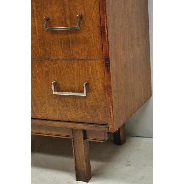 Vintage Mid Century Modern Walnut Veneer 4 Drawer Chrome Pull Tall Chest Dresser For Sale - Image 11 of 17