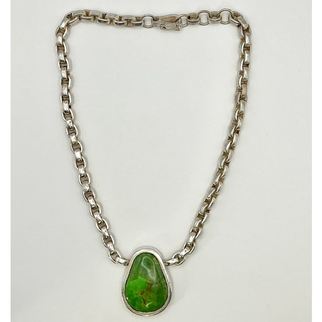 1980s Vintage Southwestern Navajo Americana Carico Lake Sterling & Green Turquoise Pendant Necklace For Sale - Image 10 of 14