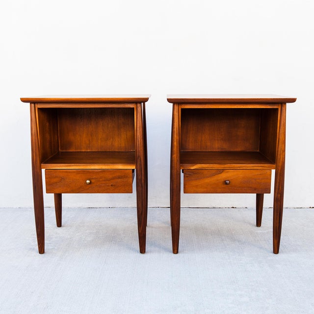 Restored 1950s Mount Airy Walnut & Brass Sculptural Mid Century Nightstands, Attributed, Pair For Sale In Los Angeles - Image 6 of 12