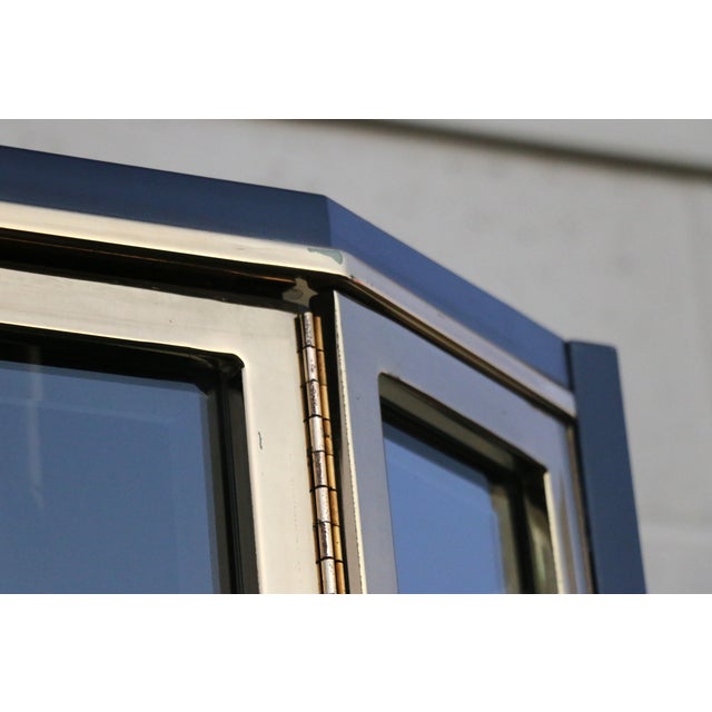 Metal Pair of Mid-Century Modern Henredon Black Lacquer & Brass Glass Display Cabinets With Lighting For Sale - Image 7 of 18