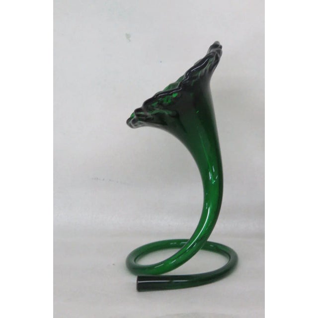 Emerald Murano Style Emerald Green Art Glass Flower Twisted Stem Bud Vase For Sale - Image 8 of 12