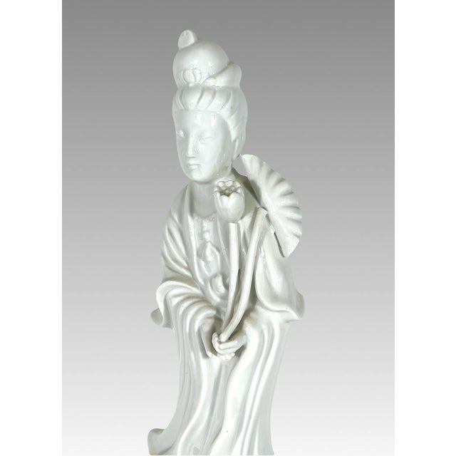 Vintage Chinese 'Blanc De Chine' White Porcelain Figure of the Deity Guan Yin (Kwan Yin) 14" For Sale In Tampa - Image 6 of 8