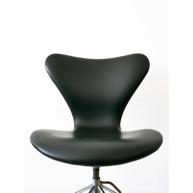 Mid-Century Modern Mid-Century Modern 3117 Office Chair by Arne Jacobsen for Fritz Hansen, 1960s For Sale - Image 3 of 18