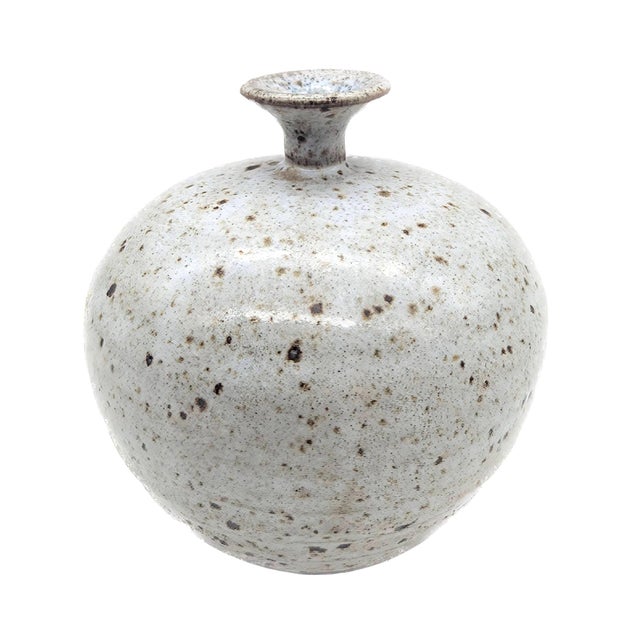 Offered is a 1970s hand-thrown pottery speckled glazed weed pot signed by Northern Californian artist Roger Butler. The...