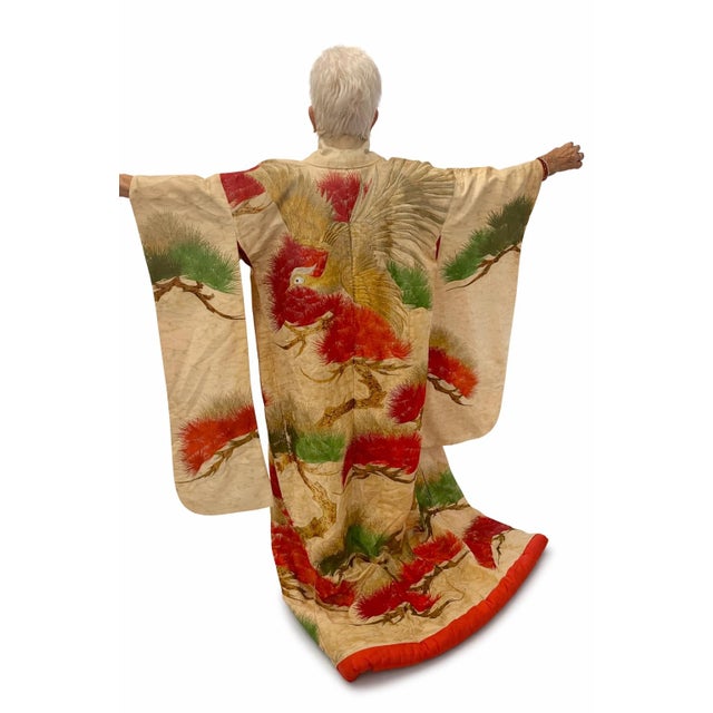 Antique Japanese Ceremonial Uchikake Kimono With Hand-Embroidered Crane, c.1900–1930 For Sale In Miami - Image 6 of 8