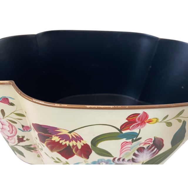 Williamsburg Collection Quatrefoil Floral Oval Tole Planter Cachepot. 20” For Sale - Image 9 of 10