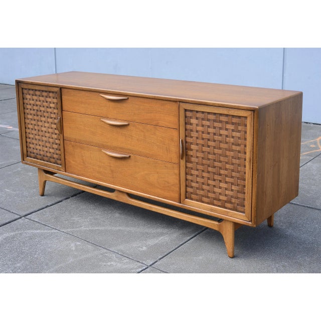 Lane Furniture Mid Century Modern Lane Perception Credenza For Sale - Image 4 of 13