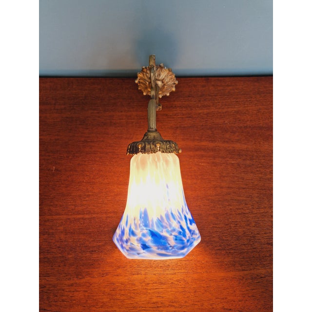 Wall Light in Gilded Bronze and Blue and White Speckled Glass, Early 20th Century For Sale - Image 5 of 15