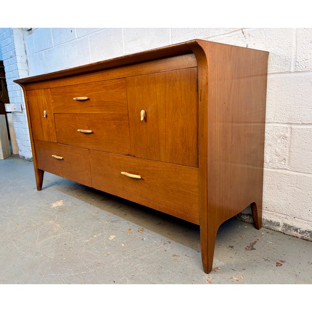 Mid-Century Modern Mid-Century Walnut "Profile" Series Dresser by Drexel For Sale - Image 3 of 18