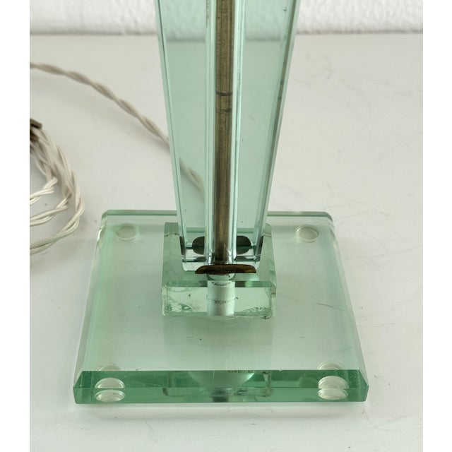 Mid-Century Modern Italian Table Lamp with Green Glass and Brass Details from Fontana Arte, 1950s For Sale - Image 3 of 18