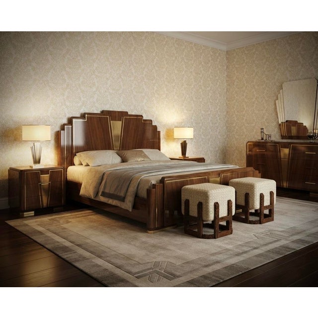 A stunning pouf with a very simple square shape, embellished with a beautiful cream-colored geometric fabric. An elegant...