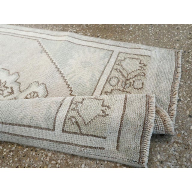 Textile Galerie Shabab Collection Mid-20th Century Turkish Oushak Throw Rug For Sale - Image 7 of 8