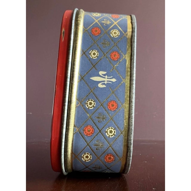 Metal Elizabeth II Coronation Memorial Toffee Tin. Anglophile Collectors Item. 1953. For Sale - Image 7 of 9