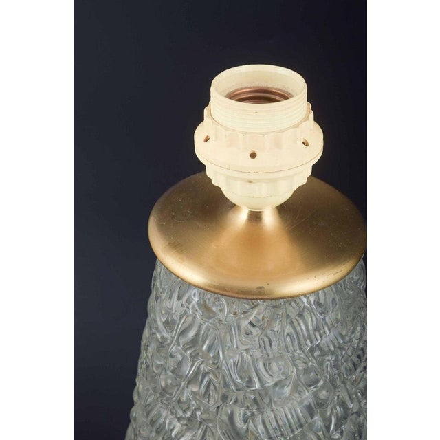 Carl Fagerlund Conical Table Lamp in Clear Crystal Glass and Brass by Carl Fagerlund for Orrefors, Sweden, 1960s For Sale - Image 4 of 6