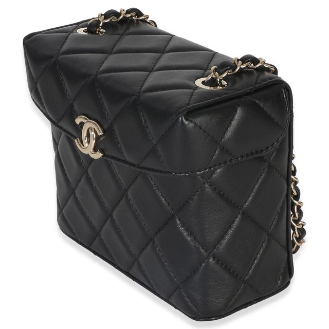 Item #: 153569 Features Interior: One card slot Dimensions: 6 x 5.25 x 2.5 in Handbag Closure Type: Magnetic Snap Strap...