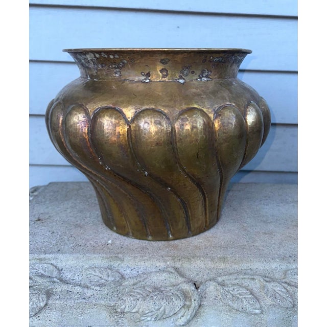 Mid-Century Italian Hammered Brass Swirl Jardinière by Egidio Casagrande - Model 1010 For Sale - Image 4 of 12
