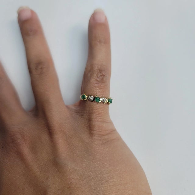 Contemporary S Style Emerald & Diamond Ring .15cttw 10k Yellow Gold, Size 6 For Sale - Image 3 of 5