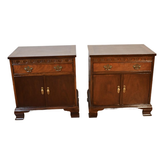 1960s English Chippendale Style Mahogany Nightstands Bed Side Tables by Baker For Sale