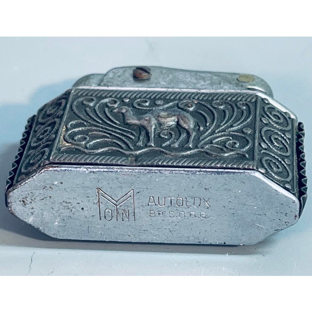 A gorgeous vintage Myon Autolux silver jacket lighter with a camel motif. It is in 100% original condition with no...