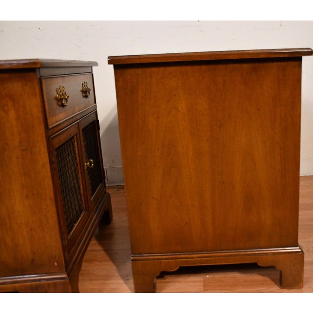Henredon 18th Century Portfolio Mahogany Banded Satinwood Pair of Nightstands / Bedside Tables, 2 Pieces For Sale - Image 15 of 18