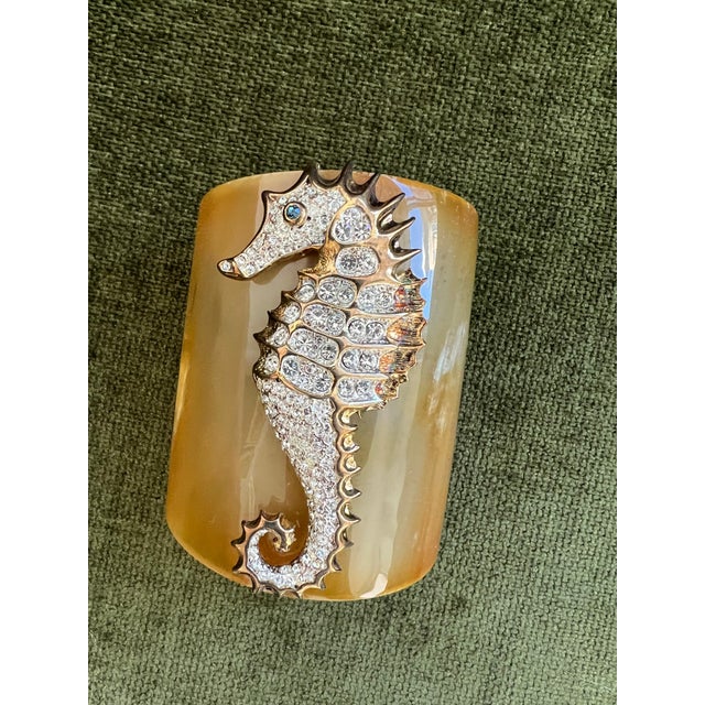 Transparent J'adore Les Hippocampes, Bochic Horn Bijoux Cuff For Sale - Image 8 of 18
