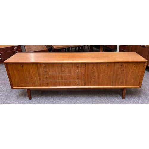 European Mid Century Modern Teak Credenza c.1960 For Sale In San Francisco - Image 6 of 15