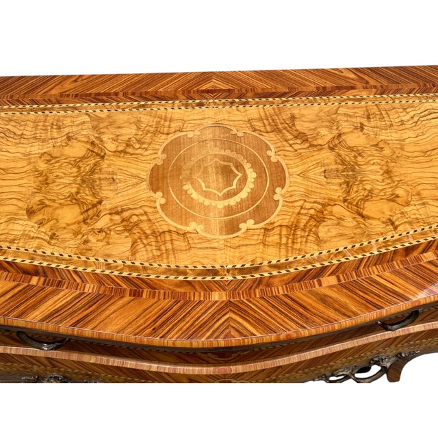 Late 20th Century French Louis Xv Style Marquetry Bombe Chest Dresser For Sale - Image 12 of 17